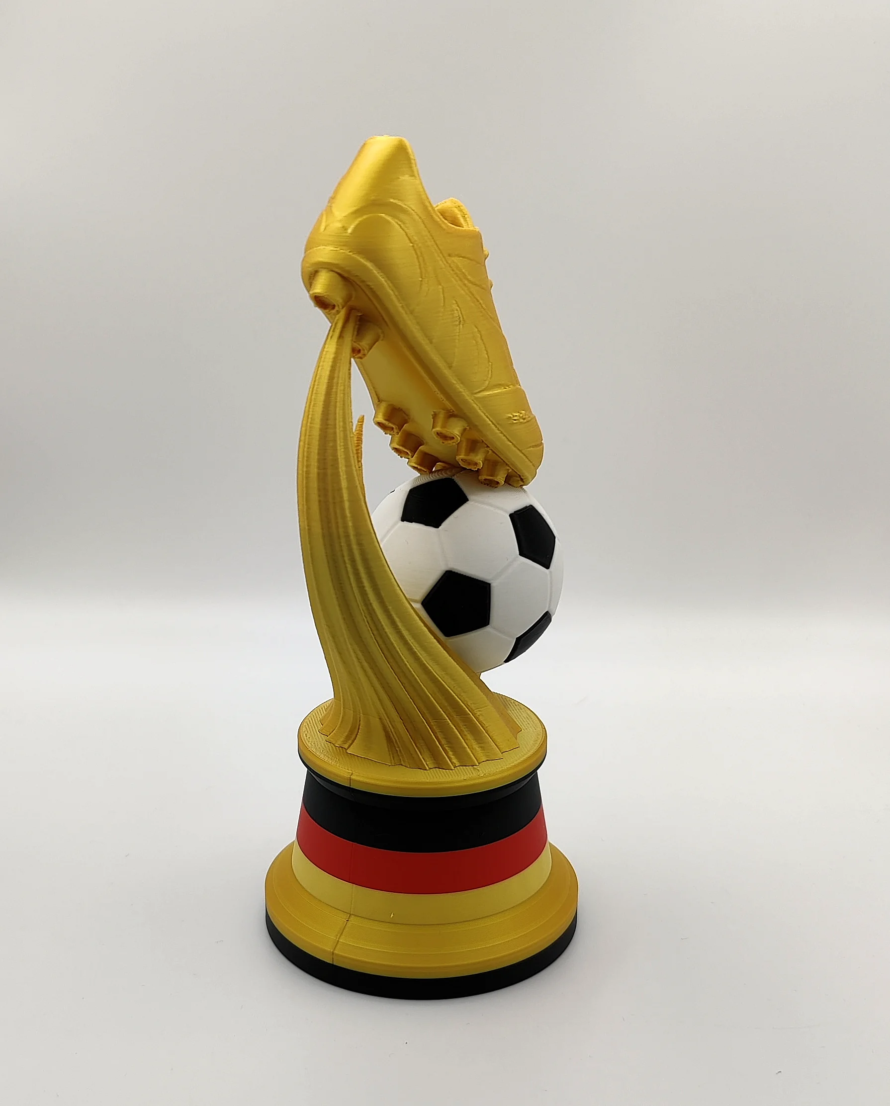 3D-gedruckter Fußball Pokal mit Fliegenschutz 4