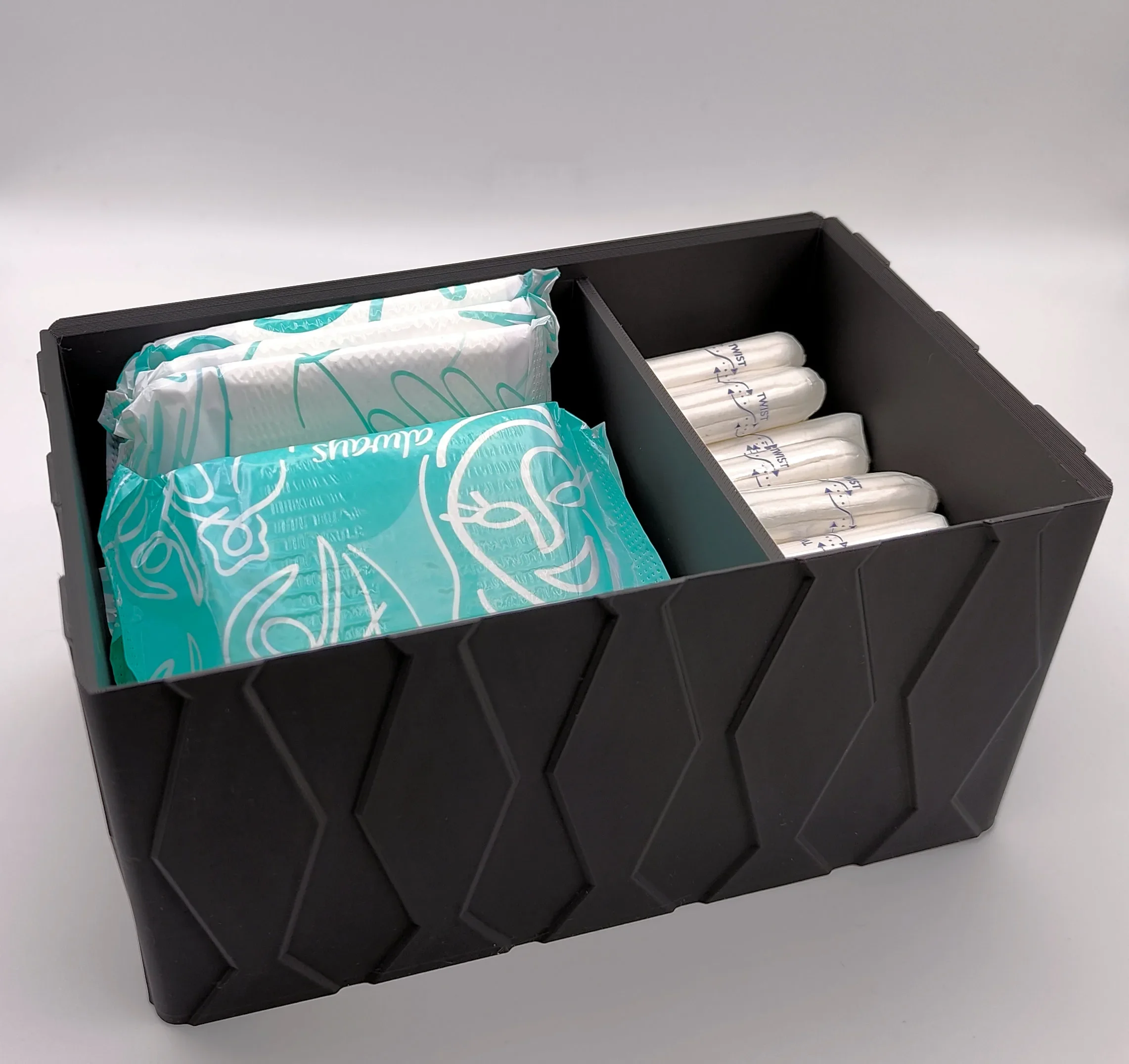 Maku Up! Binden & Tampon Organizer | Geschlossenes Design | Moderne Periodenbox | Hygienebox fürs Bad | 3D-gedruckt mit Rautenmuster