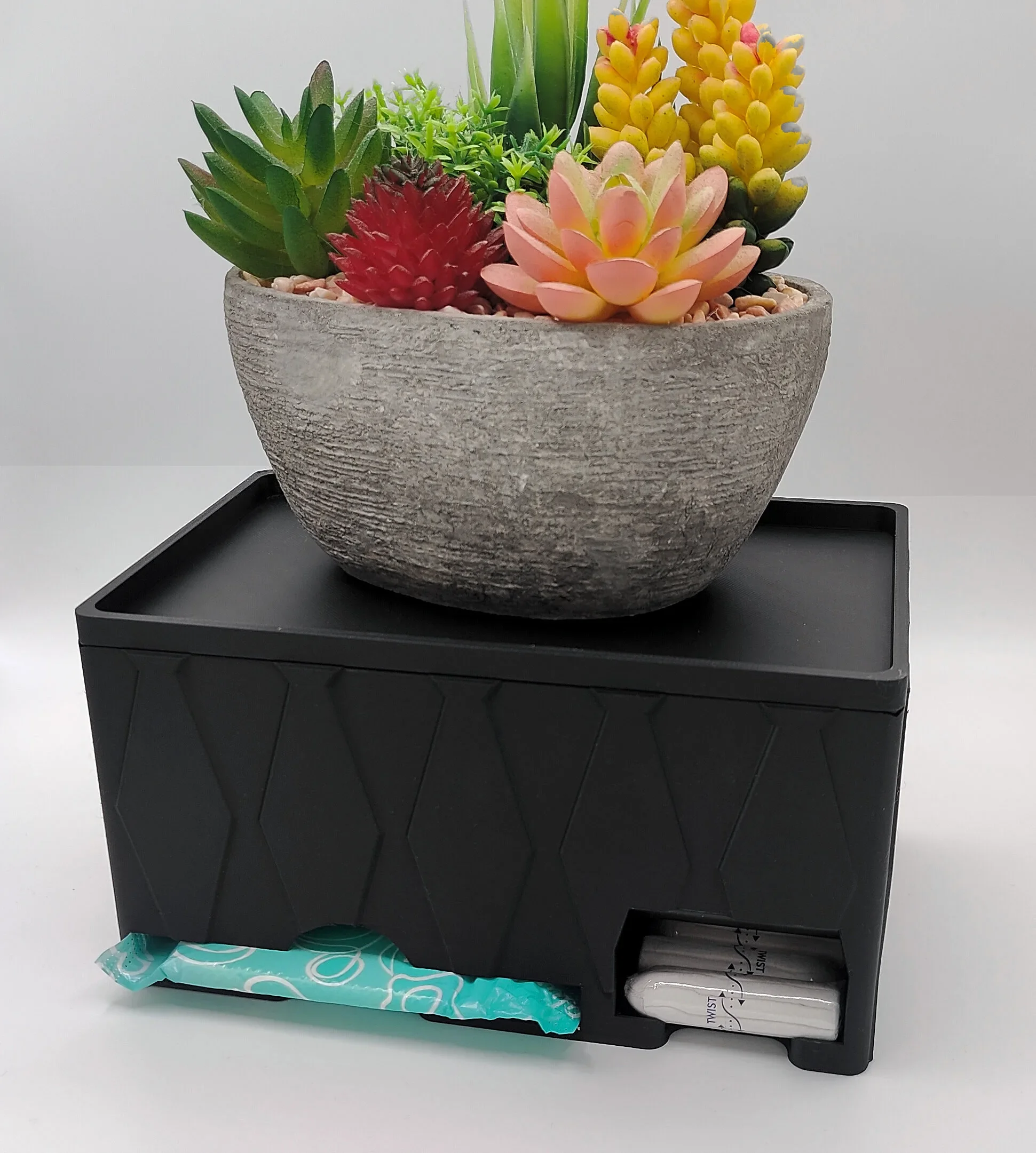 Maku Up! Binden & Tampon Organizer | Moderne Periodenbox aus PLA | Hygienebox fürs Bad | 3D-gedruckt mit Rautenmuster