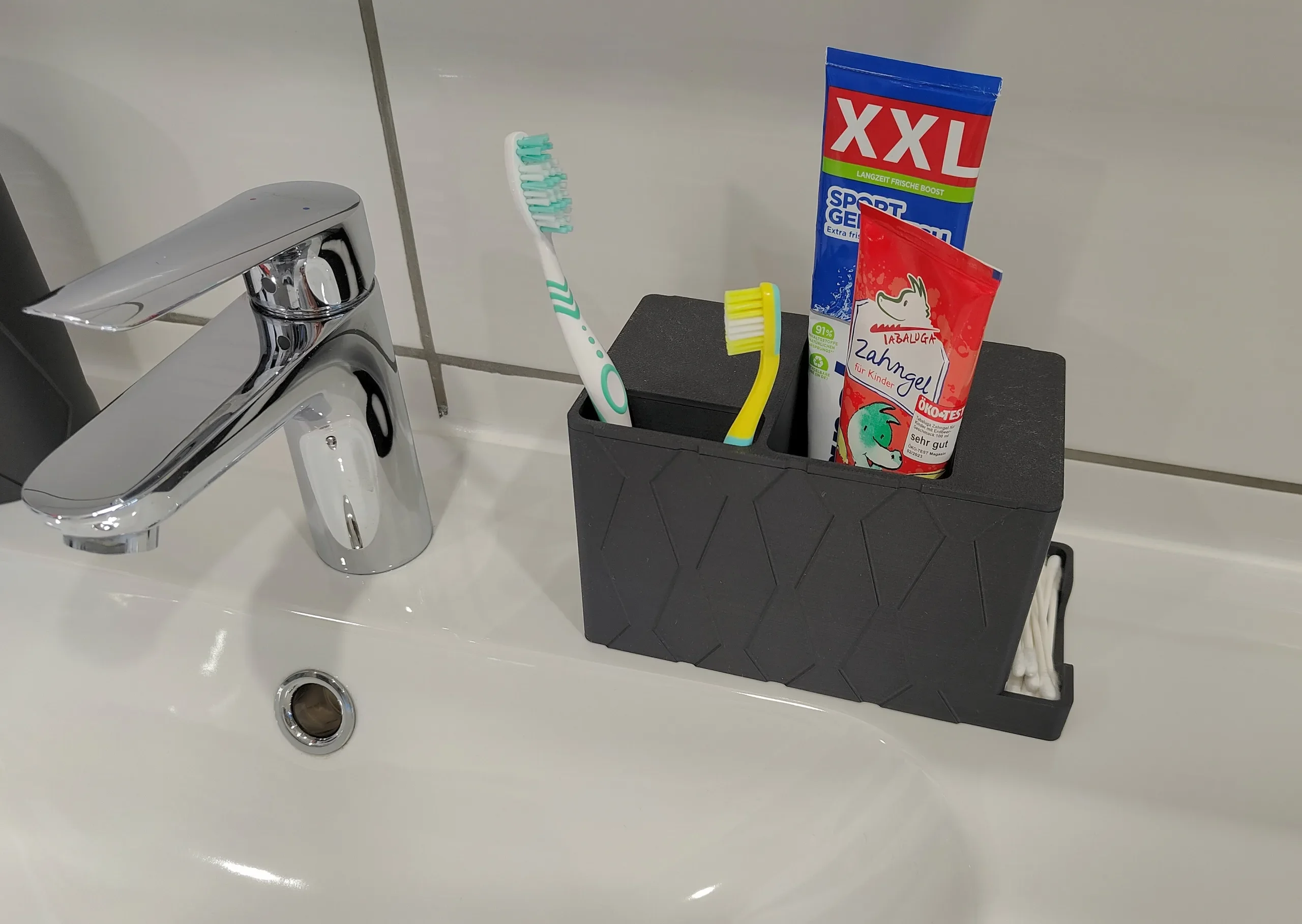 Maku Up! Kosmetik und Bad Organizer mit Deckel – Aufbewahrung für Pinsel, Kamm, Wattepads, Wattestäbchen uvm – Wassergeschützt & Hygienisch
