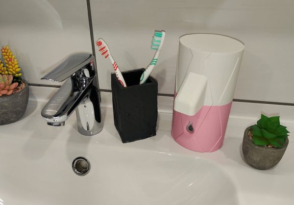 Stylische Schutzhülle für Seifenspender Sagrotan No-Touch – Modernes Rauten-Relief Design – Bild 15
